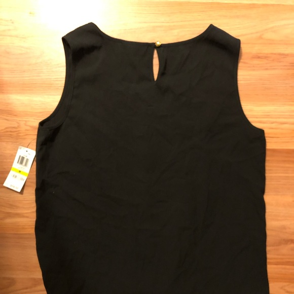 Black sleeveless top with gold chain column - Picture 2 of 3